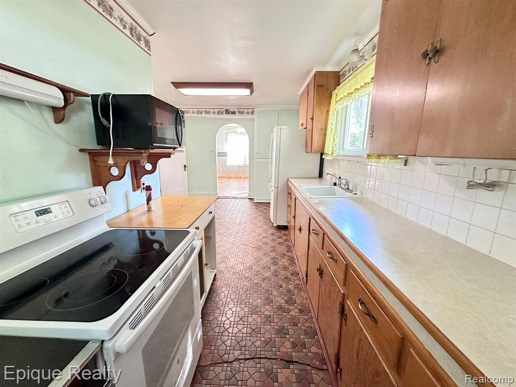 305 N Kennefic Street, Yale, MI 48097 — Photo 8