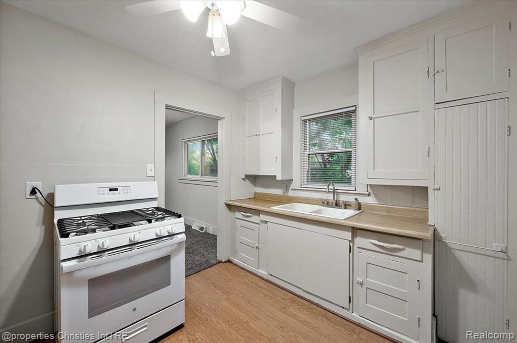 80 Michigan Avenue, Pontiac, MI 48342 — Photo 17