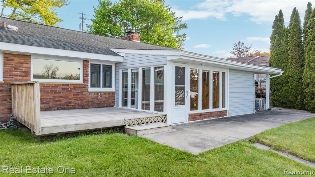 4416 S Shore Street, Waterford, MI 48328 — Photo 4