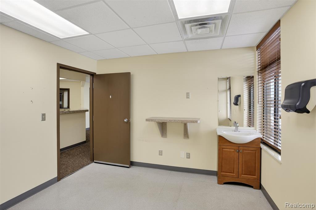 10683 S SAGINAW Street, Grand Blanc, MI 48439 — Photo 9