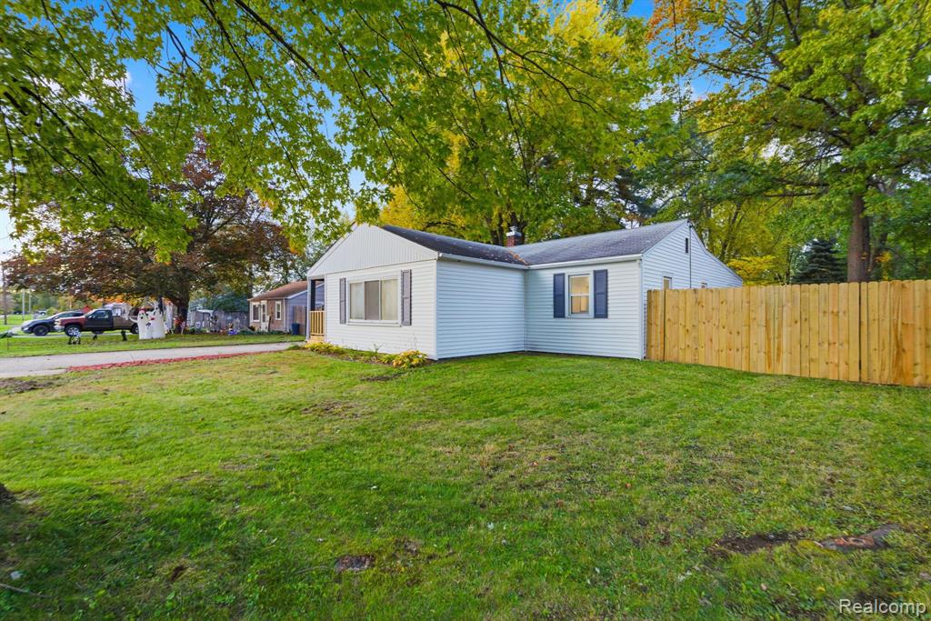 2419 Montana Avenue, Saginaw, MI 48601 — Photo 3