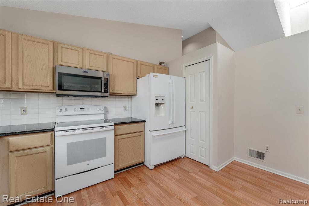 4721 Carrington Drive, Rochester, MI 48306 — Photo 10
