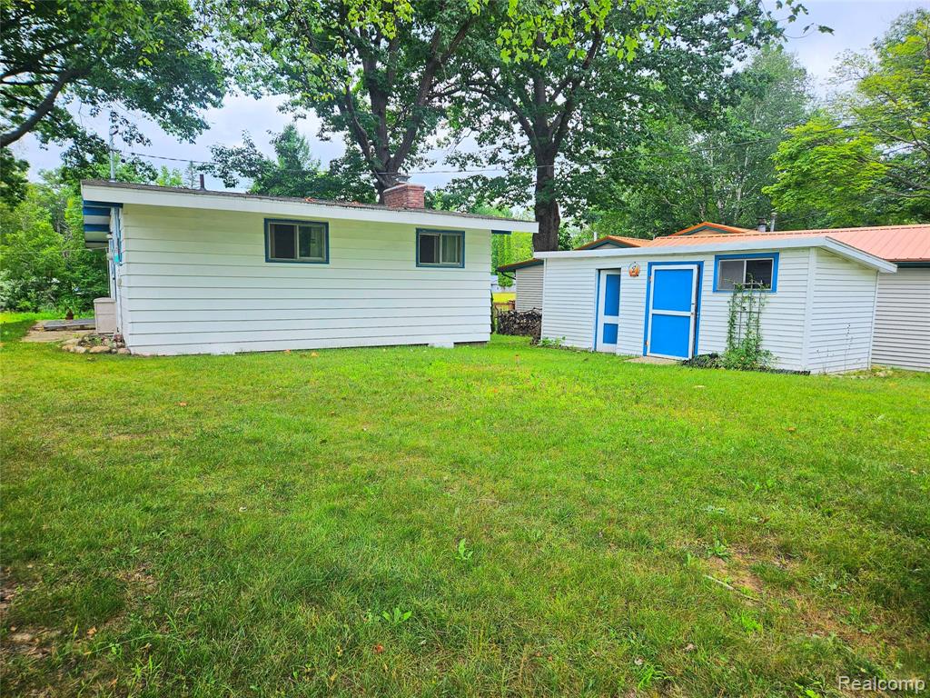 942 Pequot Lane, Hope, MI 48628 — front exterior
