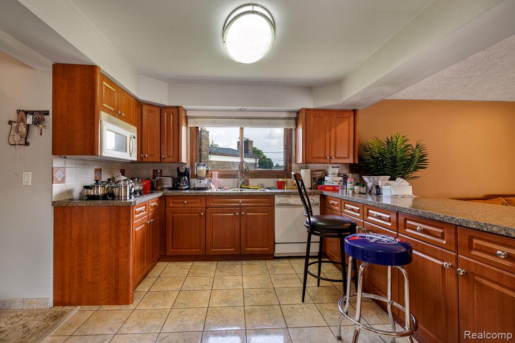 4908 Kadena Court, Sterling Heights, MI 48310 — Photo 28