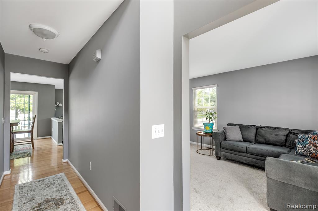 1018 SHETLAND Drive, South Lyon, MI 48178 — Photo 7