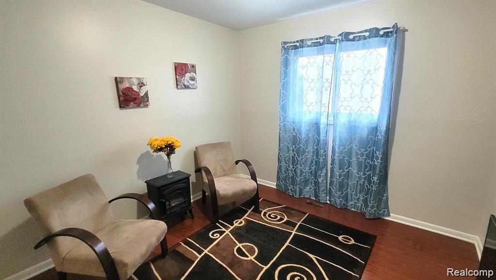 606 E MILTON Avenue, Hazel Park, MI 48030 — Photo 8