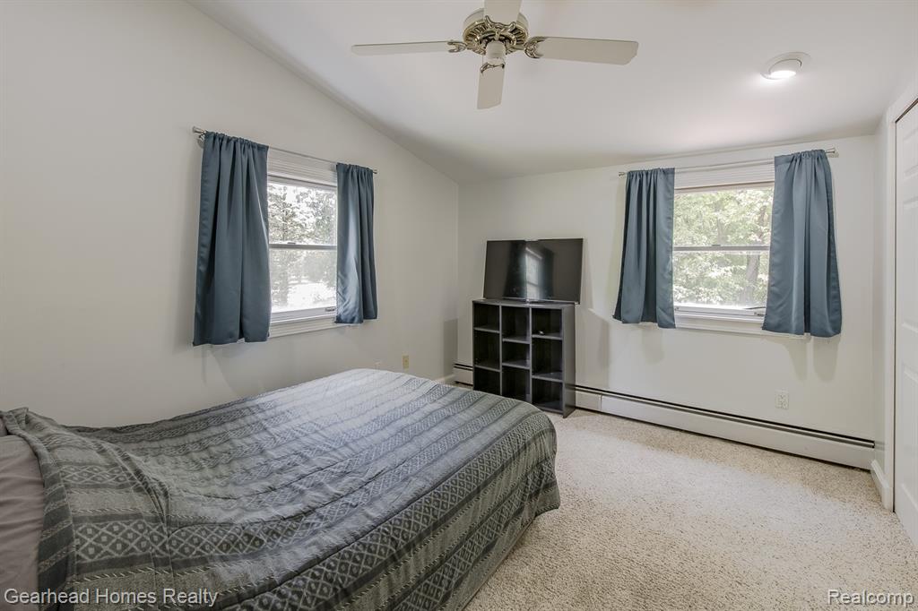 6296 Elizabeth Lake Road, Waterford, MI 48327 — Photo 42