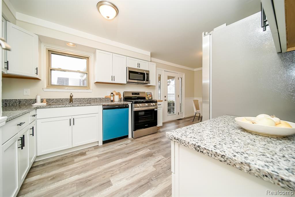 547 Orchard Street, Wyandotte, MI 48192 — Photo 30