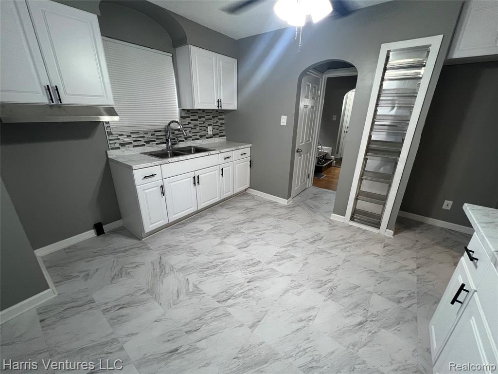9527 E Outer Drive, Detroit, MI 48213 — Photo 17