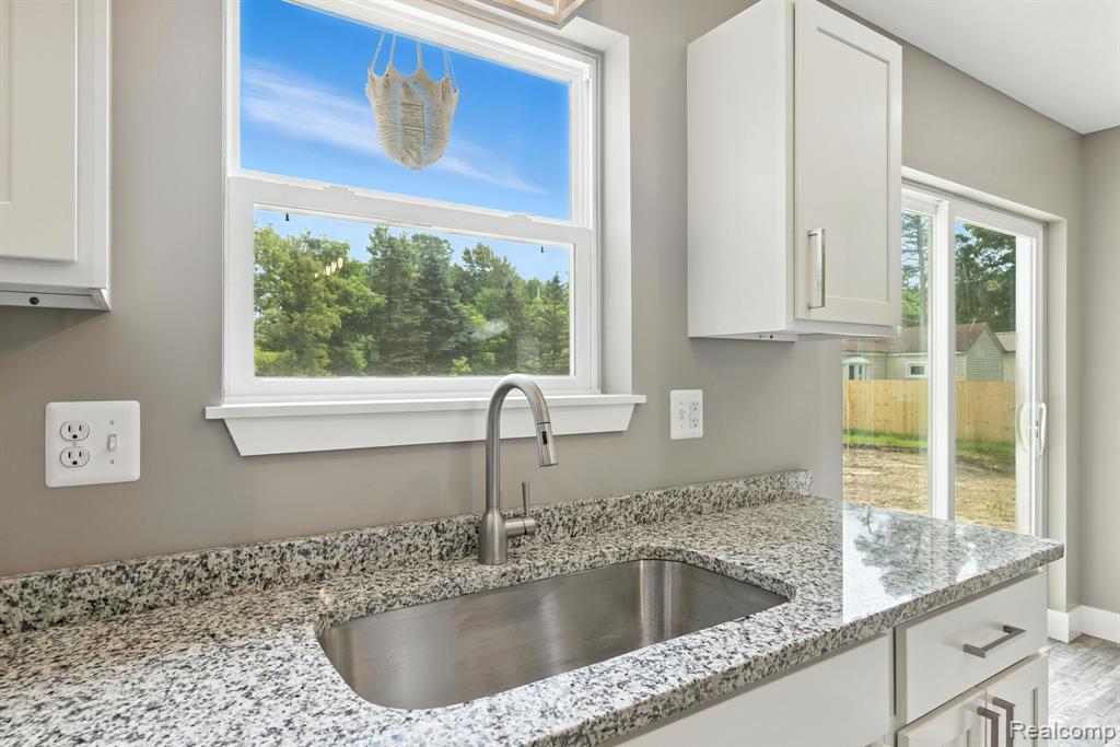 108 N Lester Street, Capac, MI 48014 — Photo 9