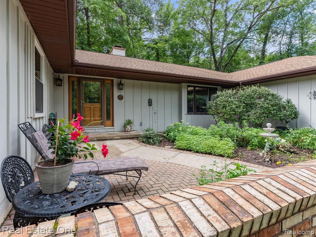 4884 SPLIT RAIL Drive, Brighton, MI 48114 — Photo 3