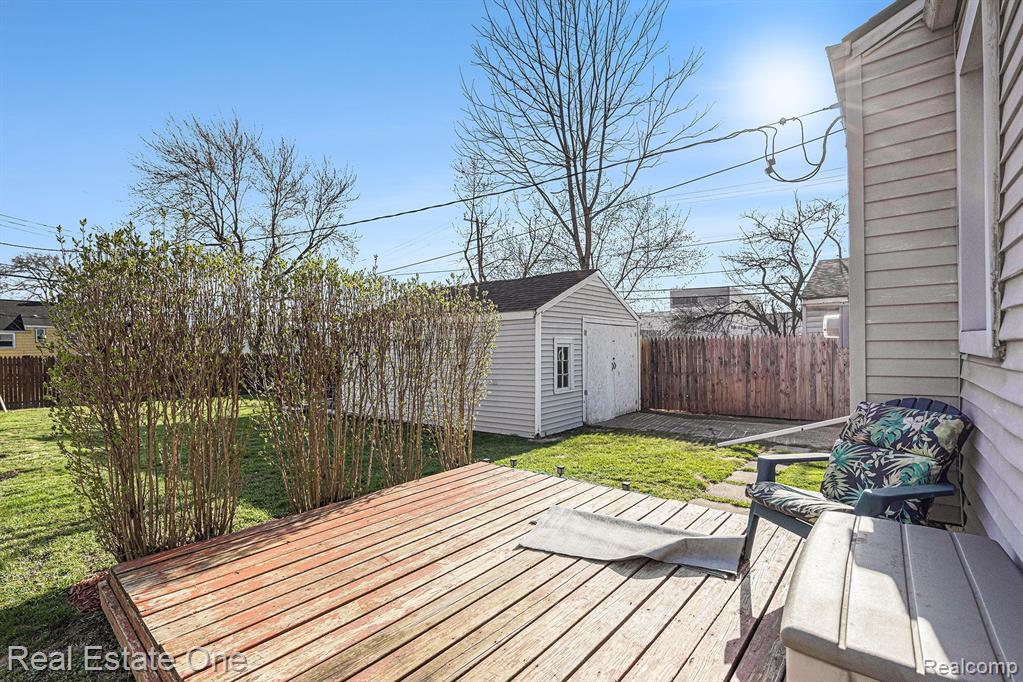 558 E TENNYSON Avenue, Pontiac, MI 48340 — Photo 14