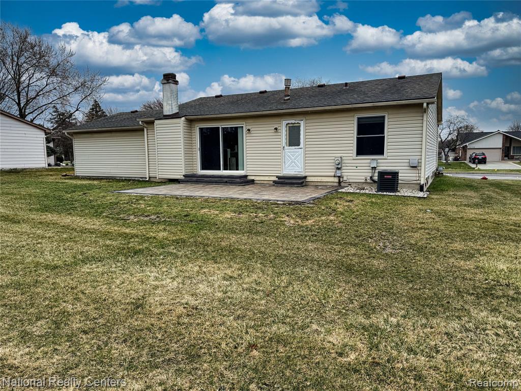 40684 Village Wood Road, Novi, MI — Photo 12