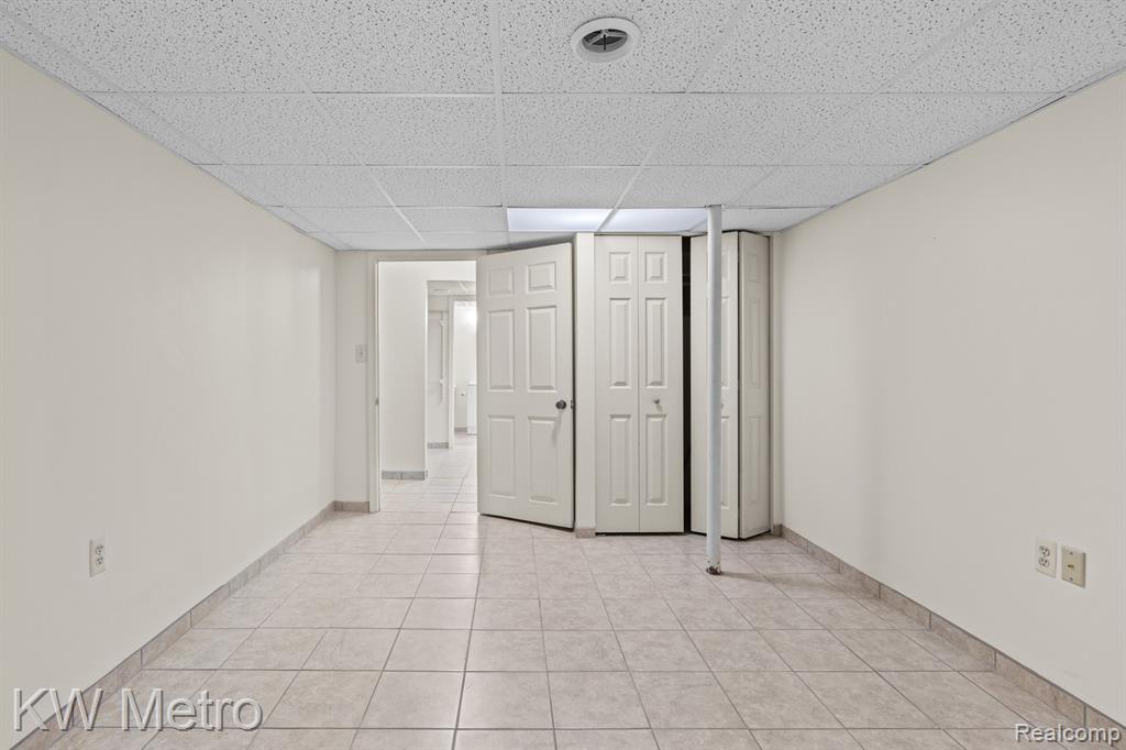 29263 W CHANTICLEER Drive, Southfield, MI 48034 — Photo 37