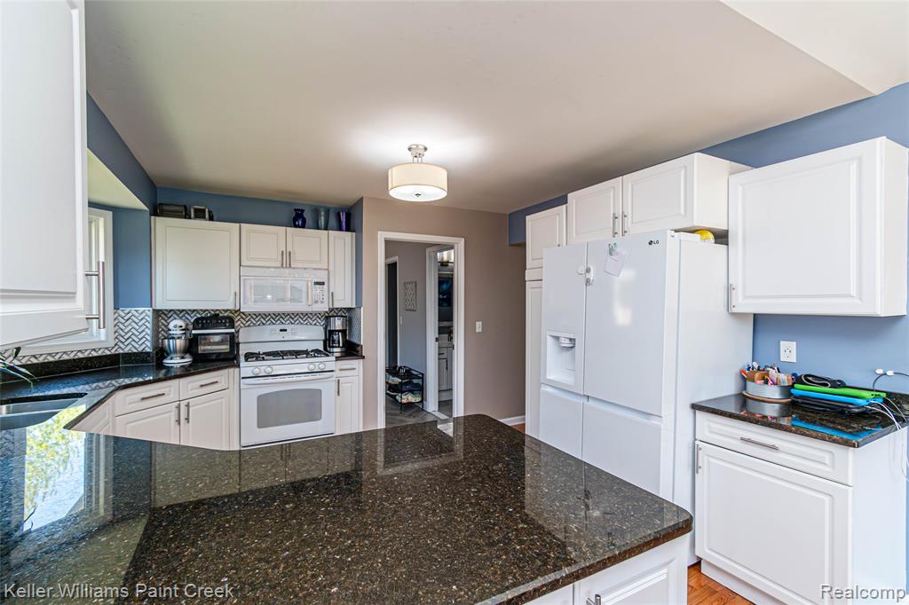 35452 Saint Clair Drive, New Baltimore, MI 48047 — Photo 15