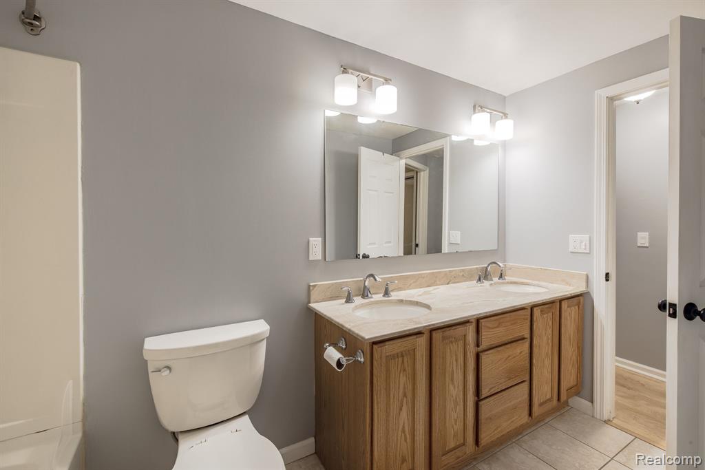 5285 WOODCREEK Trail, Clarkston, MI — Photo 33
