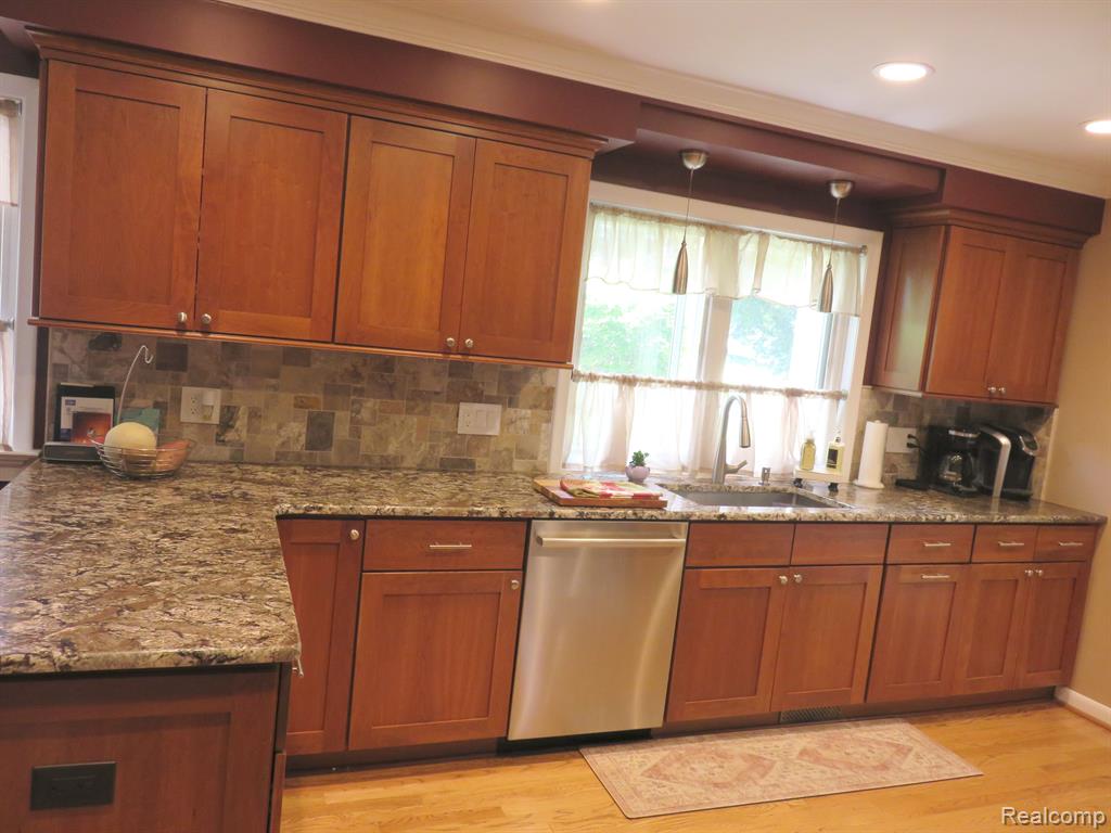 475 LOVELL Drive, Troy, MI 48085 — Photo 10
