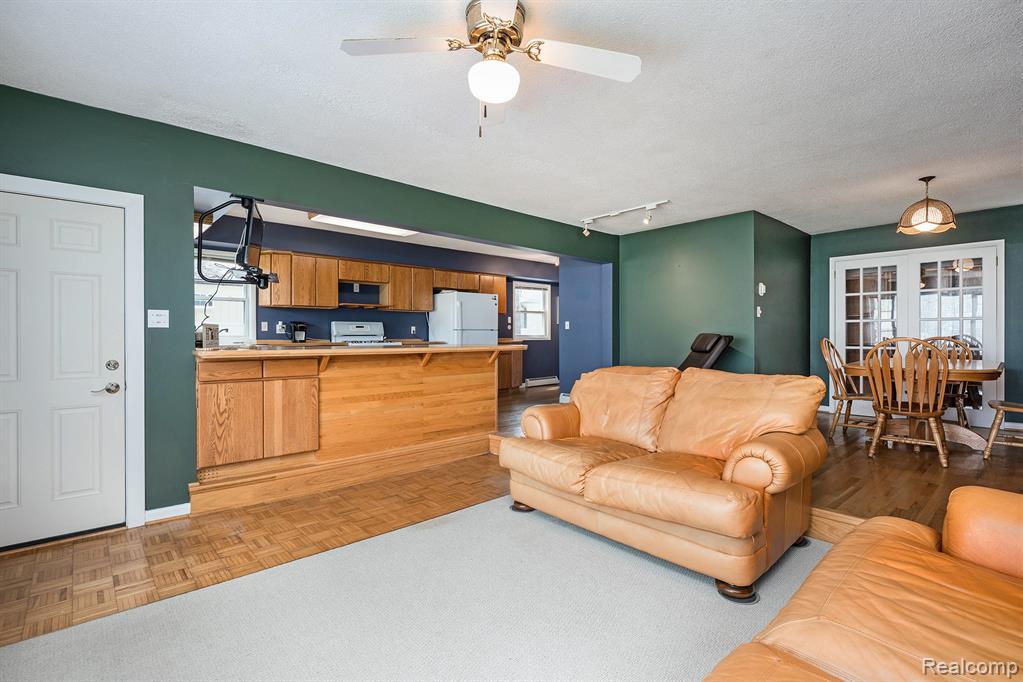 39846 Shoreline Drive, Harrison Township, MI — Photo 5