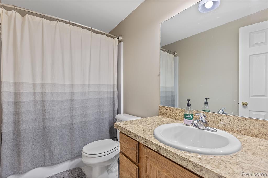 45858 KENSINGTON, Utica, MI 48317 — Photo 11