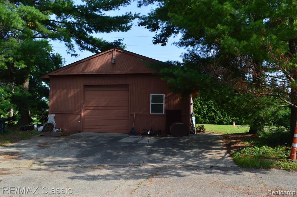 56000 9 MILE Road, South Lyon, MI 48178 — Photo 38