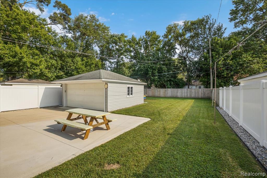 908 Bauman Avenue, Royal Oak, MI 48073 — Photo 14