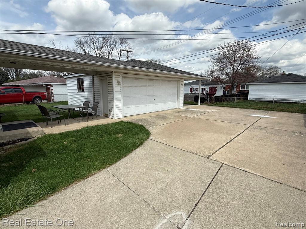6582 Sterling Court, Garden City, MI — Photo 15