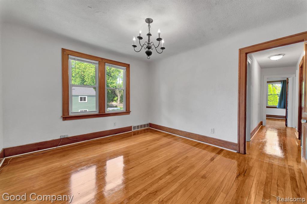 21516 Oxford Avenue, Farmington, MI 48336 — Photo 8