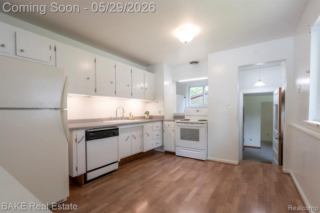 800 Parkview Drive, Plymouth, MI 48170 — Photo 16