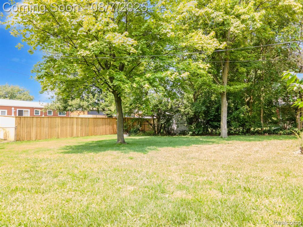43403 Vivian Drive, Sterling Heights, MI 48313 — Photo 35