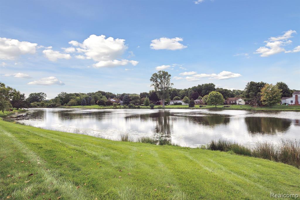 22040 EDGEWATER, Novi, MI — Photo 44