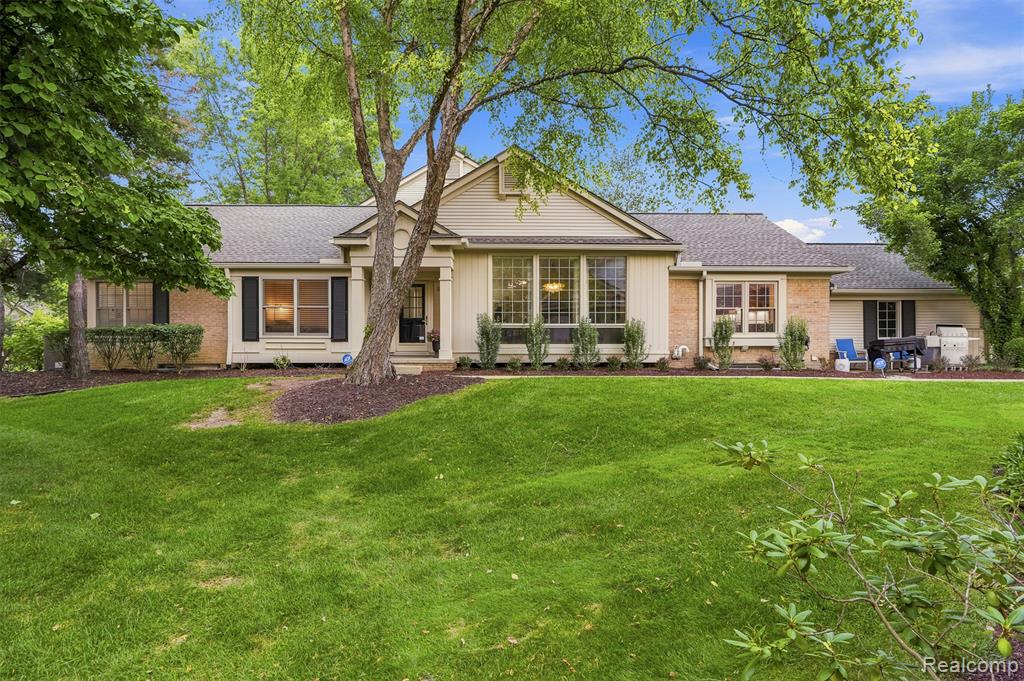 6012 Danbury Court, West Bloomfield, MI — Photo 3