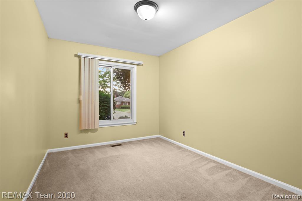25134 Ann Arbor Trail, Dearborn Heights, MI 48127 — Photo 19