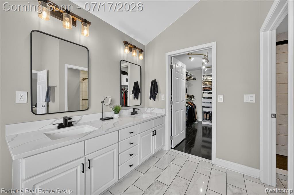 240 Rosebud Court, Walled Lake, MI 48390 — Photo 32