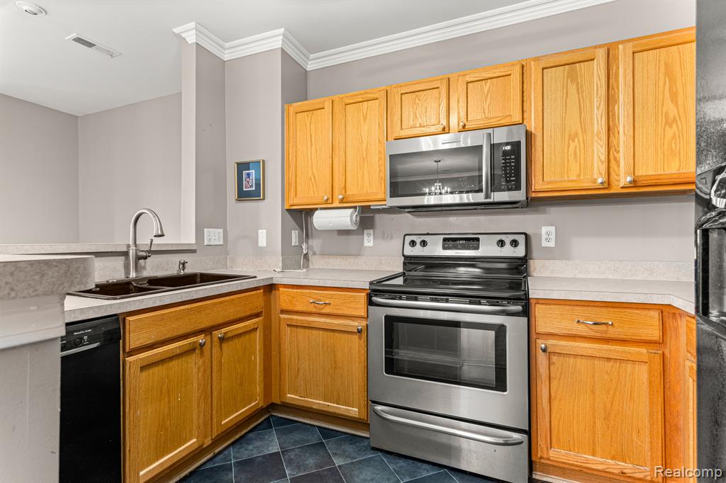 20110 Rodeo Court, Southfield, MI 48075 — Photo 14