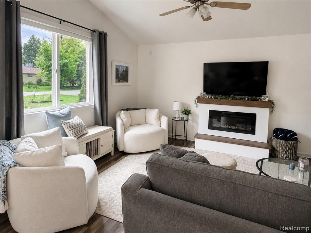 4097 Chenlot Lane, Waterford, MI 48328 — Photo 10