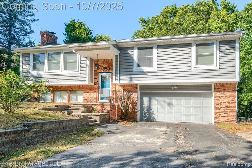 4950 Iroquois Boulevard, Clarkston, MI 48348 — front exterior