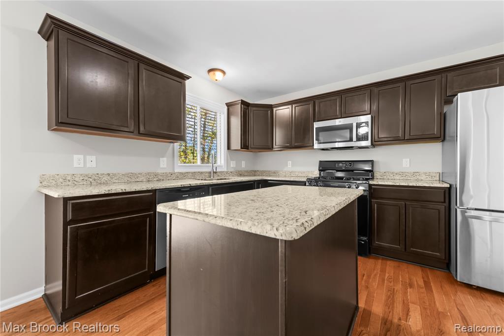 6023 Treetops Drive, Romulus, MI 48174 — Photo 10
