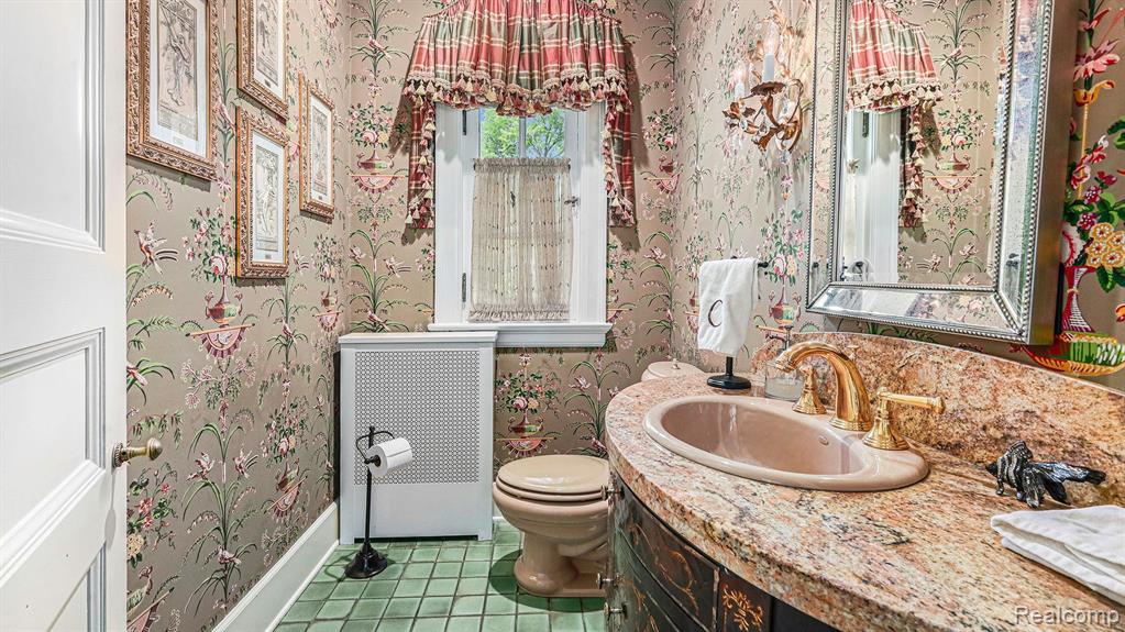 97 TOURAINE Road, Grosse Pointe Farms, MI 48236 — Photo 17
