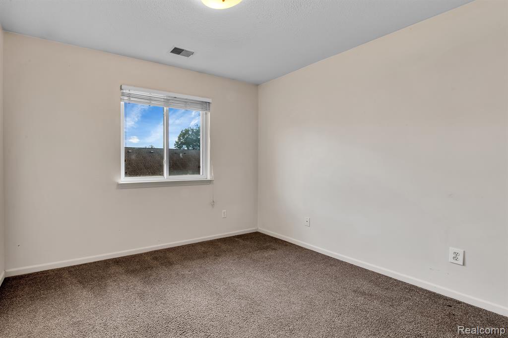 23437 READING, Trenton, MI 48183 — Photo 12