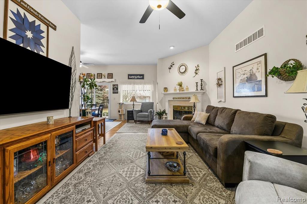 4462 Glenoaks Court, Warren, MI 48092 — Photo 3