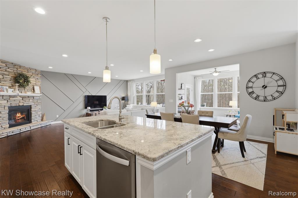 30253 MACINTOSH Lane, New Hudson, MI 48165 — Photo 16