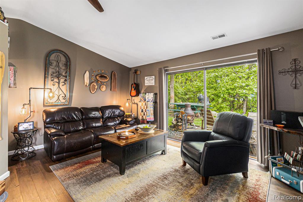 313 Spring Brooke Drive, Brighton, MI 48116 — Photo 7