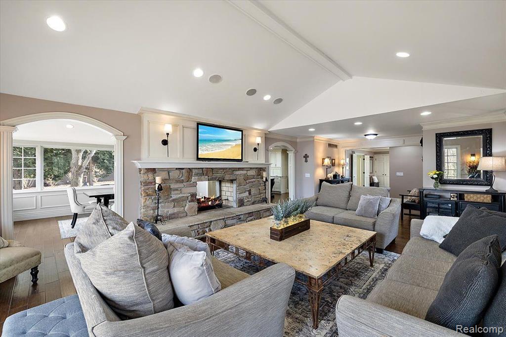 628 BENNINGTON Drive, Bloomfield Hills, MI 48304 — Photo 13