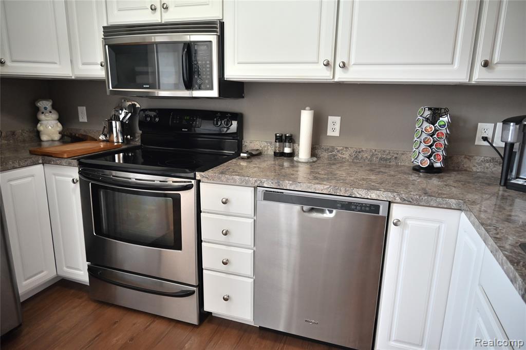 810 Catalina Cove, Luna Pier, MI 48157 — Photo 3