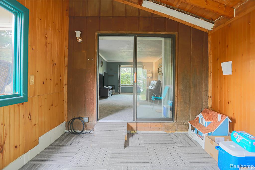 7014 Marco Drive, Waterford, MI 48327 — Photo 25