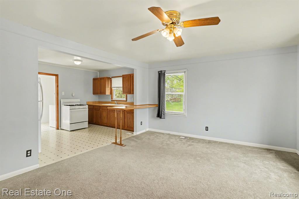 206 Steadfield Street, Commerce Twp, MI 48382 — Photo 7