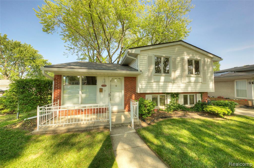 5489 Academy Street, Dearborn Heights, MI 48125 — Photo 2