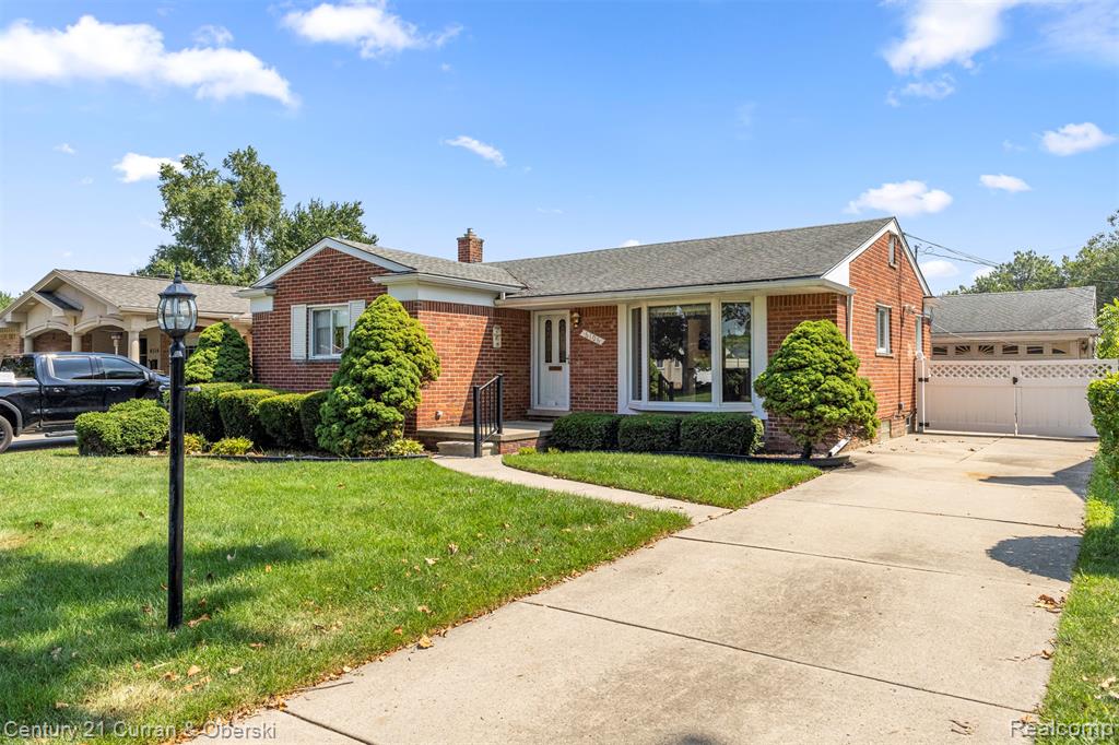 6106 N Charlesworth Street, Dearborn Heights, MI 48127 — front exterior