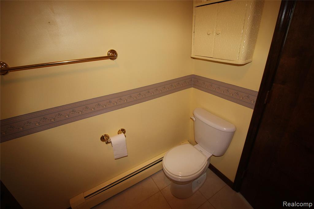 124 E Lafayette Street, Milford, MI 48381 — Photo 24