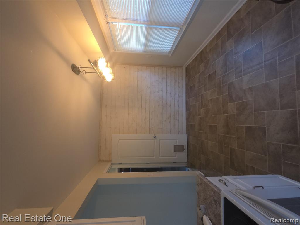 23654 WHITLEY Drive, Clinton Twp, MI 48035 — Photo 11